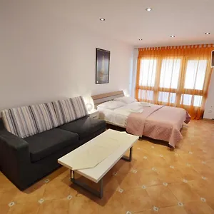https://jela-rooms-and-studio.in-istria.net